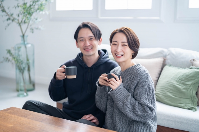 パートナーが欲しい50代におすすめマッチングアプリ4選！出会いを攻略するコツ